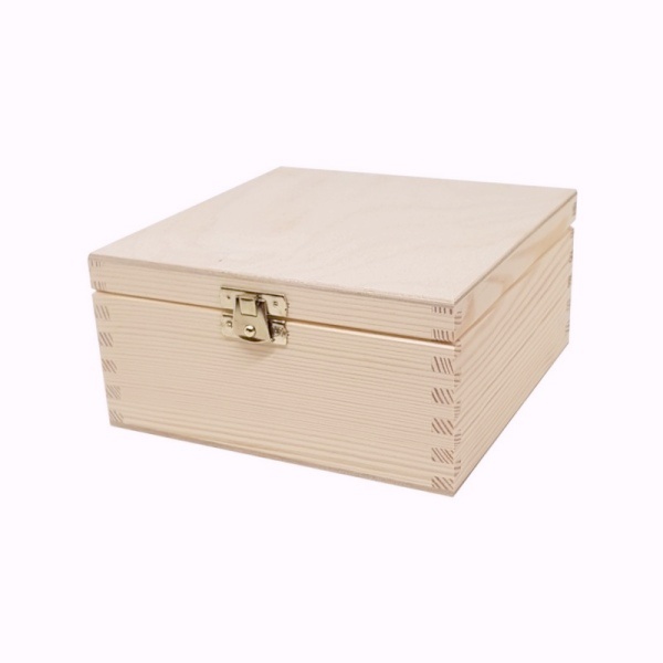 Dřevěná  krabička - šperkovnice s kováním (16x16x6cm)
