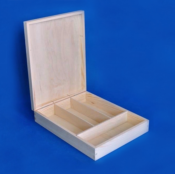 Dřevěná krabička - 4 přihrádky  (35x27x7cm)