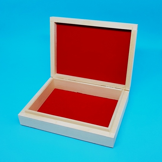Dřevěná krabička se sametem (16x12x3,5cm)