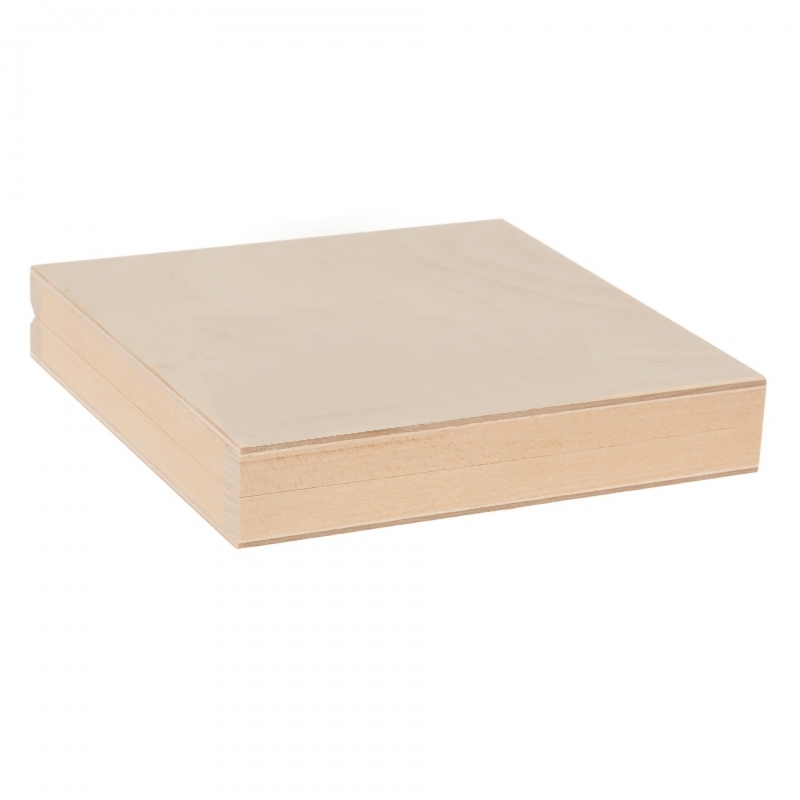 Dřevěná  krabička  (14,5x14,5x2,7cm)