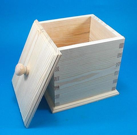 Dřevěná krabička - dóza s víčkem