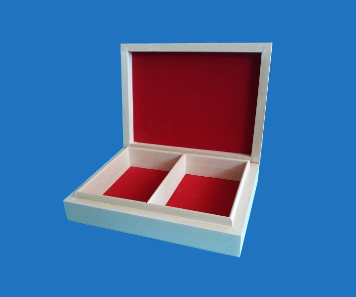Dřevěná krabička se sametem (16x12x3,5cm)
