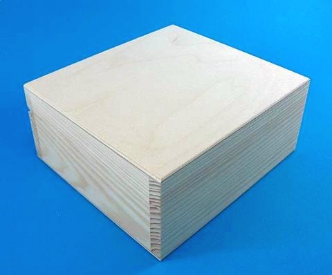 Dřevěná krabička (17x15,5x7,5cm)