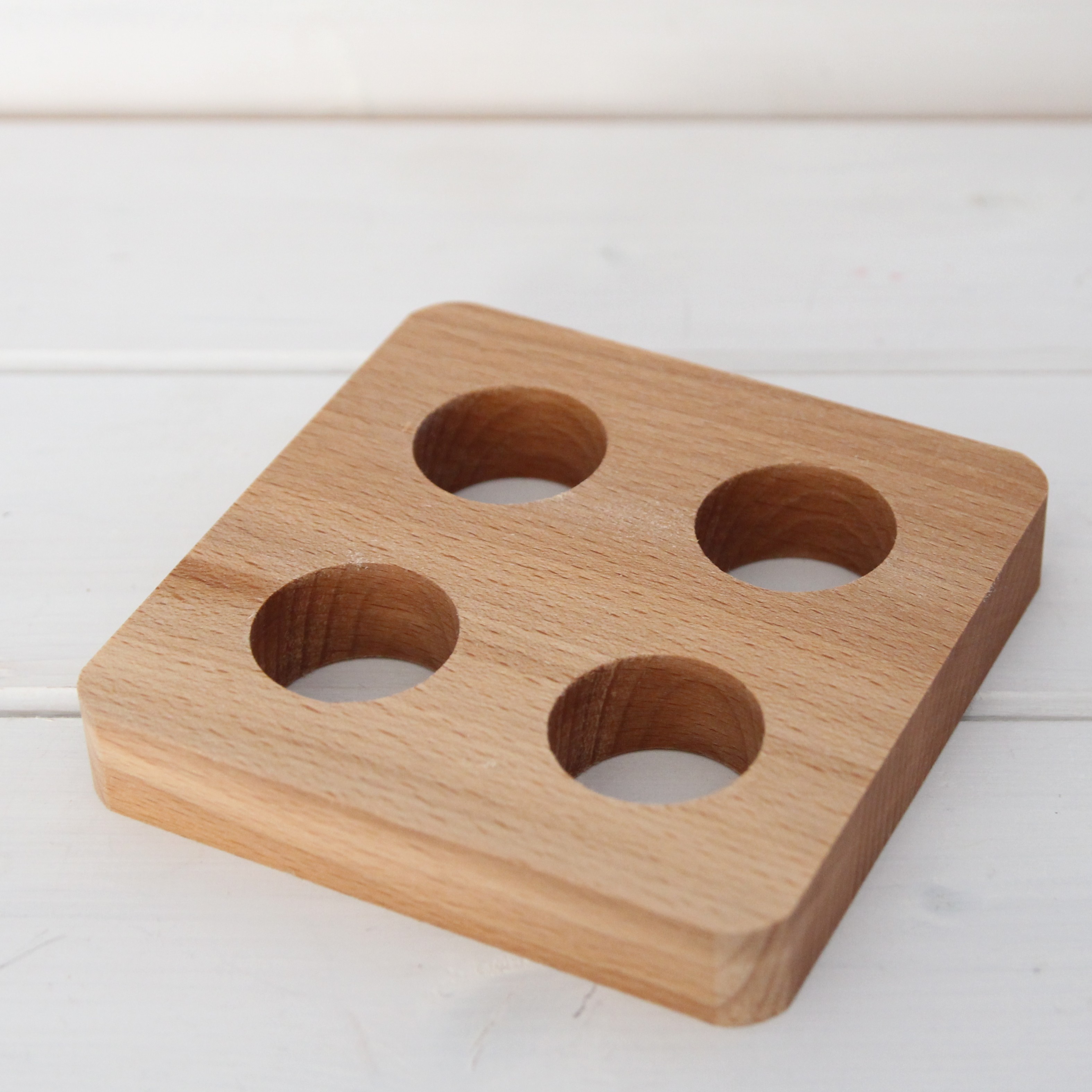 Dřevěná podložka pod vajíčka čtvercová