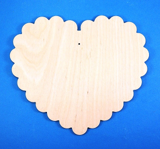 Dřevěná dekorace SRDÍČKO ZÁVĚSNÉ ZDOBENÉ (20cm)