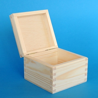 Dřevěná krabička - šperkovnice (10x10x7,5cm)